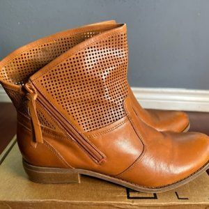 Fergie Mantra Boots - Brown